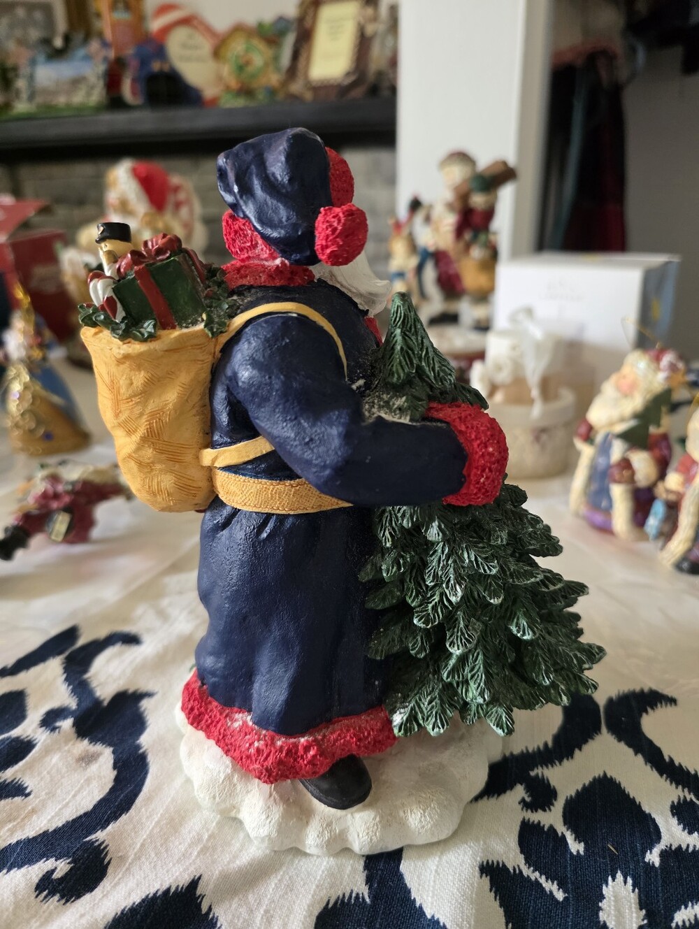 Patriotic Santa Figurine United We Stand - Picture 7 of 7
